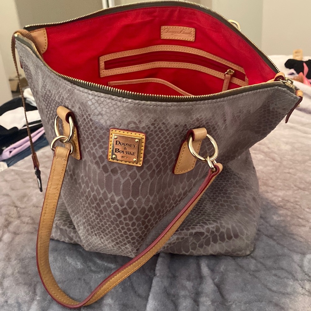 Woman’s leather Dooney & Bourne purse